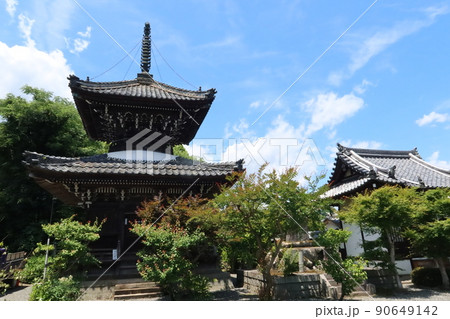 京都府亀岡市にある穴太寺の境内の多宝塔の風景 京都府亀岡市にある穴太寺の境内の多宝塔の風景 90649142