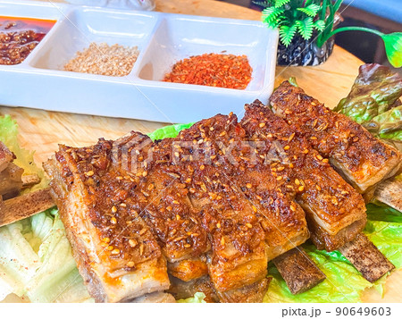 中国シルクロード料理・烤羊排（ラムのスペアリブ焼き） 90649603