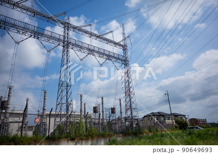 【日本】群馬、発電所の鉄塔と送電線 90649693