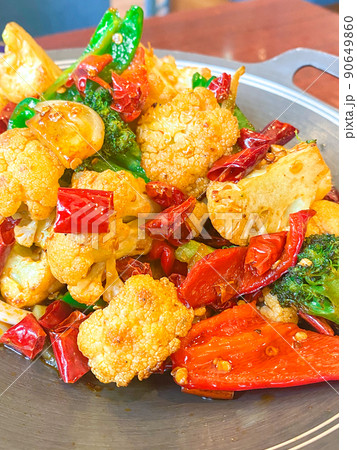 中国シルクロード料理・干鍋菜花(カリフラワーの鉄鍋焼き) 中国シルクロード料理・干鍋菜花(カリフラワーの鉄鍋焼き) 90649860