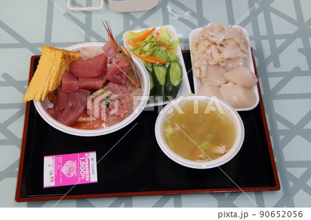 古川市場：青森のっけ丼（青森県青森市） 90652056