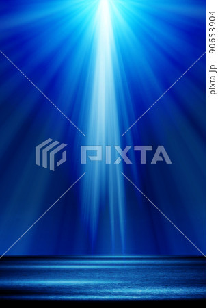 水面に降り注ぐ光 水面に降り注ぐ光 90653904