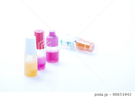 目薬　点眼薬　医薬品　点眼液　イメージ素材　眼科　処方薬 90653942