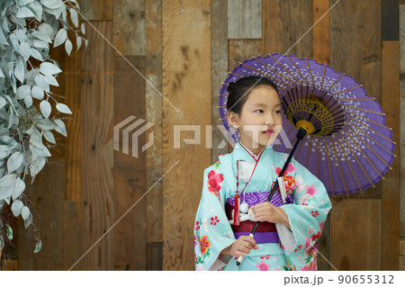 着物を着た女の子 着物を着た女の子 90655312