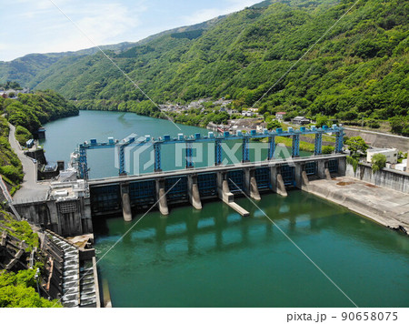 徳島県三好市 池田ダムの風景 徳島県三好市 池田ダムの風景 90658075