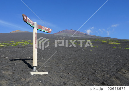 富士山御殿場ルート　次郎坊の標識 90658675