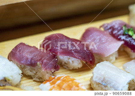握り寿司 寿司 鮨 すし Sushi 魚 白魚 さくら海老 マグロ 玉子 イクラ トロ カツオ 握り寿司 寿司 鮨 すし Sushi 魚 白魚 さくら海老 マグロ 玉子 イクラ トロ カツオ 90659088