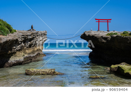 伊古奈比咩命神社 - 白濱神社 - 大明神岩の赤鳥居 90659404