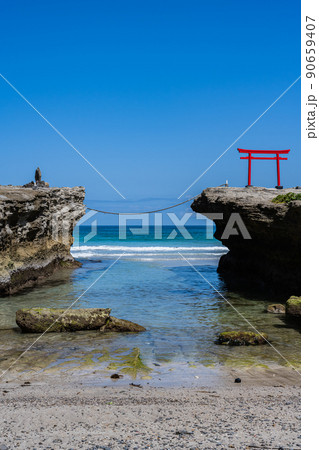 伊古奈比咩命神社 - 白濱神社 - 大明神岩の赤鳥居 伊古奈比咩命神社 - 白濱神社 - 大明神岩の赤鳥居 90659407