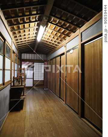 旧秋元別邸(母屋と離れをつなぐ廊下) 旧秋元別邸(母屋と離れをつなぐ廊下) 90659444