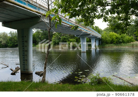 View of Old blue Bridge across Still Waters of River 90661378