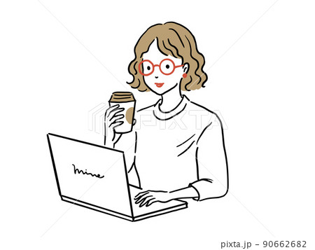 カフェで飲み物をのみながらパソコンで仕事をする女性 カフェで飲み物をのみながらパソコンで仕事をする女性 90662682