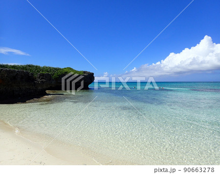 宮古島の美しい砂山ビーチ 90663278