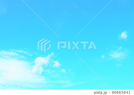 青空と白い雲 90665641