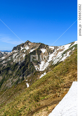 (群馬県)残雪期の谷川岳・天神尾根からの眺め (群馬県)残雪期の谷川岳・天神尾根からの眺め 90665882