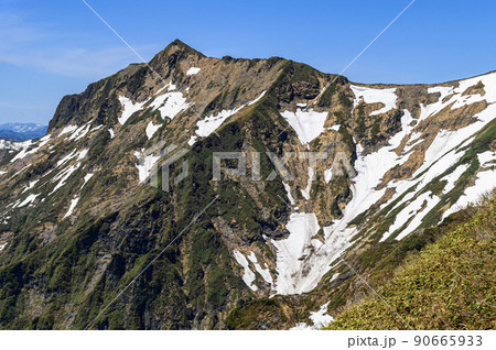残雪期の谷川連峰・俎嵓 90665933