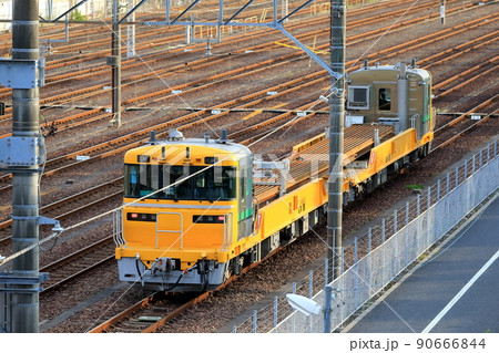 黄色い貨物列車（キヤE195系）　イメージ 90666844