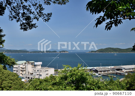 阿字ヶ峰 役行者堂から友ヶ島(左)・地ノ島(右)を望む　【和歌山県和歌山市】 90667110