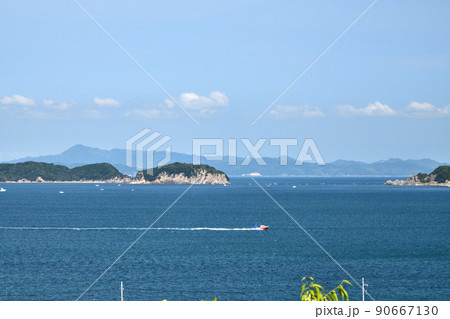 阿字ヶ峰 役行者堂から友ヶ島(左)・地ノ島(右)を望む　【和歌山県和歌山市】 90667130