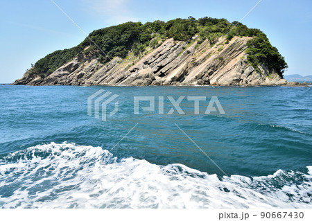 友ヶ島汽船(の中の瀬戸)から虎島(友ヶ島)を望む 【和歌山県和歌山市】 友ヶ島汽船(の中の瀬戸)から虎島(友ヶ島)を望む 【和歌山県和歌山市】 90667430