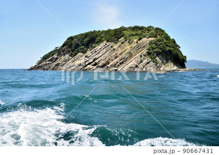 友ヶ島汽船(の中の瀬戸)から虎島(友ヶ島)を望む 【和歌山県和歌山市】 友ヶ島汽船(の中の瀬戸)から虎島(友ヶ島)を望む 【和歌山県和歌山市】 90667431