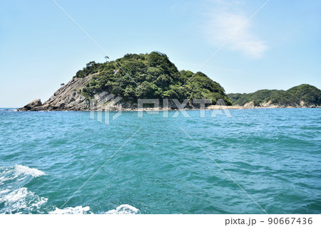 友ヶ島汽船(の中の瀬戸)から虎島(友ヶ島)を望む 【和歌山県和歌山市】 友ヶ島汽船(の中の瀬戸)から虎島(友ヶ島)を望む 【和歌山県和歌山市】 90667436