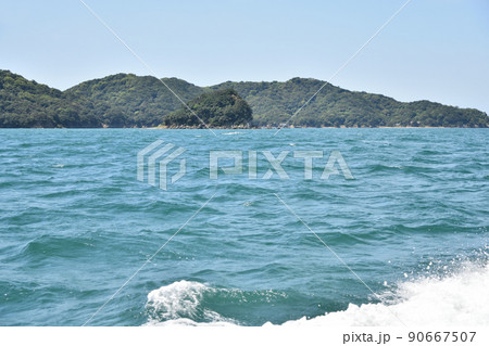 友ヶ島汽船から友ヶ島野奈浦桟橋・神島を望む 【和歌山県和歌山市】 友ヶ島汽船から友ヶ島野奈浦桟橋・神島を望む 【和歌山県和歌山市】 90667507