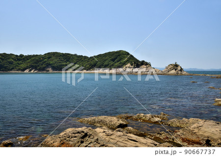 友ヶ島(虎島)から沖ノ島を望む 【和歌山県和歌山市】 友ヶ島(虎島)から沖ノ島を望む 【和歌山県和歌山市】 90667737