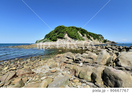 友ヶ島(沖ノ島)から虎島を望む 【和歌山県和歌山市】 友ヶ島(沖ノ島)から虎島を望む 【和歌山県和歌山市】 90667767