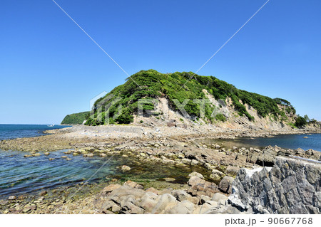 友ヶ島(沖ノ島)から虎島を望む 【和歌山県和歌山市】 友ヶ島(沖ノ島)から虎島を望む 【和歌山県和歌山市】 90667768