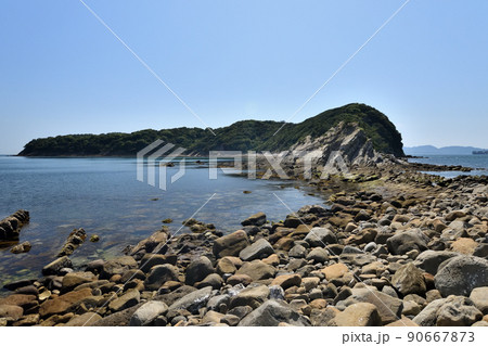 友ヶ島(虎島)から沖ノ島を望む 【和歌山県和歌山市】 友ヶ島(虎島)から沖ノ島を望む 【和歌山県和歌山市】 90667873