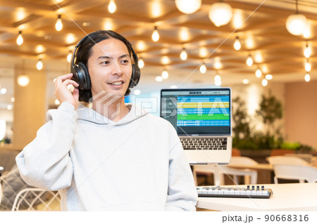 音楽クリエイター 90668316