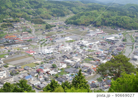 古城山から眺めた世羅町の春の田園風景 古城山から眺めた世羅町の春の田園風景 90669027