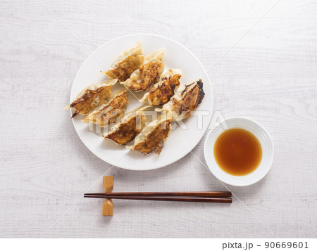 手作り焼餃子 手作り焼餃子 90669601