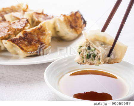 手作り焼餃子 手作り焼餃子 90669697