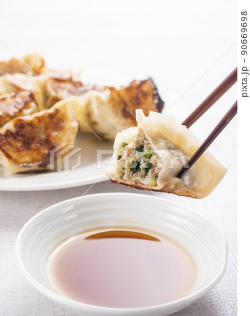 手作り焼餃子 手作り焼餃子 90669698