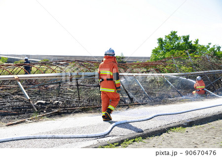 ビニールハウスの火災 90670476