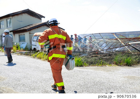 ビニールハウスの火災 90670536