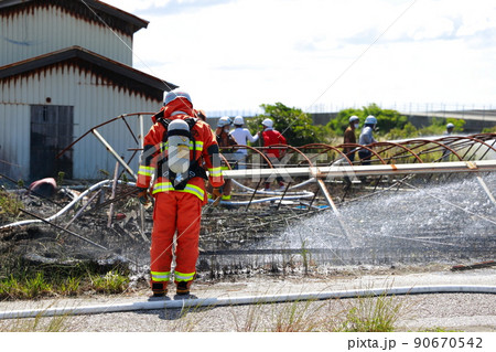 ビニールハウスの火災 90670542