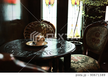 レトロな雰囲気のカフェ レトロな雰囲気のカフェ 90671389