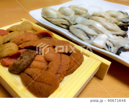 ウニと牡蛎の盛り合わせ 90671648
