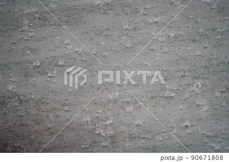 ゲリラ豪雨 90671808