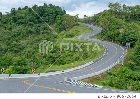 タイのナーン県の3の字形の道路 タイのナーン県の3の字形の道路 90672654