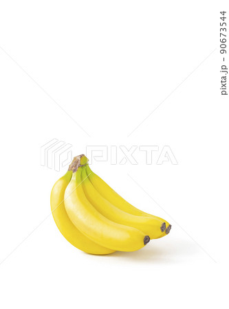 白背景上の一房のバナナ 90673544