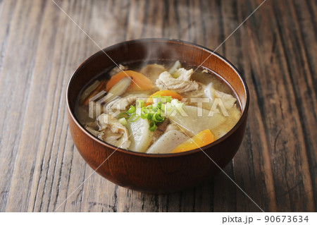 具沢山な豚汁 具沢山な豚汁 90673634