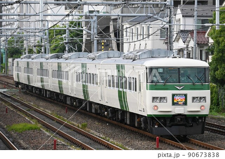 品川へ向けて東海道本線をゆく185系の団体臨時列車(品川駅仮開業150年記念号) 品川へ向けて東海道本線をゆく185系の団体臨時列車(品川駅仮開業150年記念号) 90673838