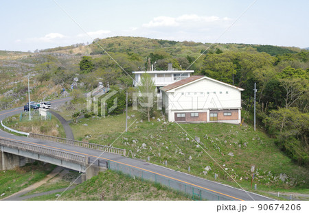 科学博物館のある秋吉台の景色 科学博物館のある秋吉台の景色 90674206