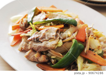 豚ロースを使った野菜炒め 豚ロースを使った野菜炒め 90674286