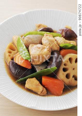 しいたけと鶏肉と野菜を使った煮物 しいたけと鶏肉と野菜を使った煮物 90674722