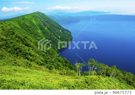 摩周ブルーが綺麗、神秘的な摩周湖の絶景 90675773